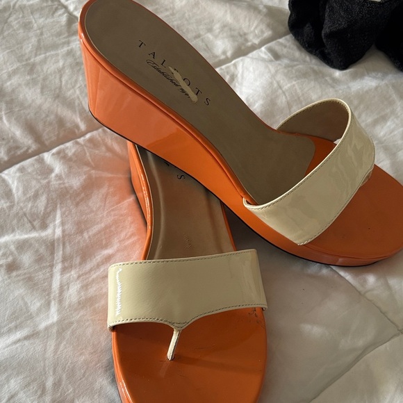Talbots Women's Sandals in Orange and Cream - Picture 3 of 6